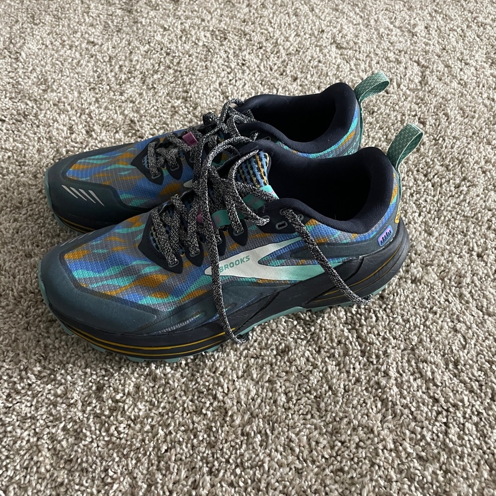 Brooks Women's Cascadia 16 Trail Running Shoes